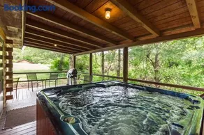 Close to parks, Hot Tub & Fire Pit, Onsite Trails - Image 3