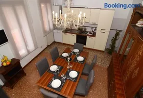 Classic Venice House - Image 1