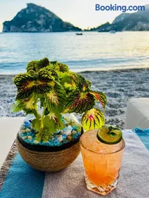 Poseidon Beach Bar & Restaurant Apartments - Image 5