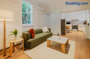 SAREH ACCOMMODATION - Balmain - Image 1