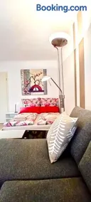 Studio apartment with balcony - Image 2