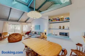 Dog-friendly condo with pool access fireplace private washer&dryer & wet bar - Image 3