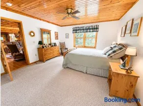 Luxury Log Home W Sandy Frontage Private Dock Year-Round trails - Image 2