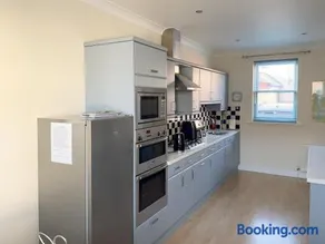 5 Shoreside - Image 3