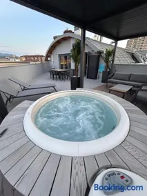 Suite Panoramic Attico con Jacuzzi Privata - Image 2