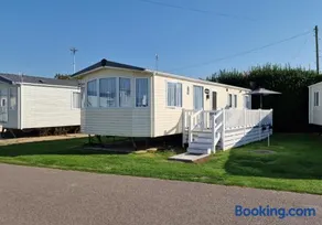Ocean Breeze retreat, West Sands Holiday - Image 1