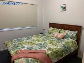 New 4.5 BR Modern Home in Clyde, Victoria - Image 5