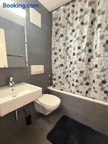 Cozy 2 Room Apartment 5 Min to Lucerne City - Image 1