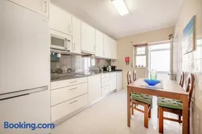 GuestReady - Floral Ericeira residence - Image 4
