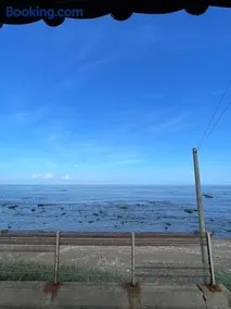 夕日が海に沈む宿 まひるのつき - Image 3