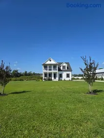 Luxurious Eastern Shore Getaway - Image 2