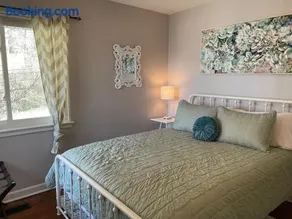 The Hideaway in Downtown Brevard - Image 2