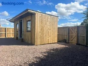 Maylands Farm Glamping Pod - Image 2