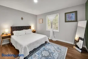 4 Beds, Near UNC, Packnplay, walk to Golf, Kids Essentials - Image 2