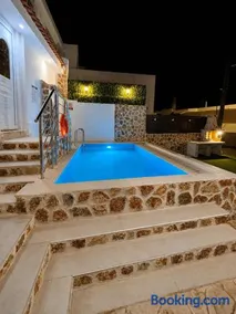 Katsaras Sunset & Pool House - Image 1