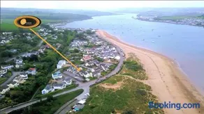 Tideaway - walk to beach - Image 2
