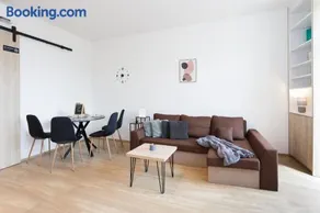 Sunny apartment with balcony & view, Prague - Image 4
