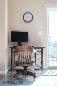 Master Suite Fraser Family Vineyard Stay in Amador - Image 3