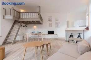 Spacious and bright studio in the center. - Image 2
