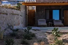 Queen Kalliopi Suites - Image 1