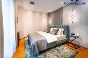 NATALI Luxury Suites - Parking -Self Check-in - Pedestrian Zone - Image 1