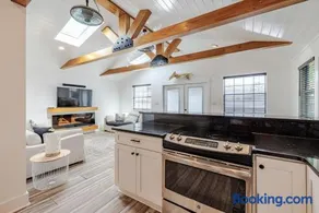 Bayview Cottage - Sun deck, pool, and more! - Image 3