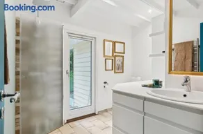 Renovated Gem With View And Sunny Terraces - Image 4