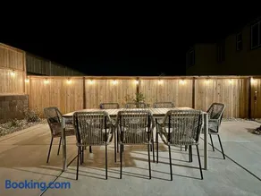 Monthly or Daily Stay in Spacious 4BD for Family or Work with Outdoor backyard and BBQ grill - Image 2