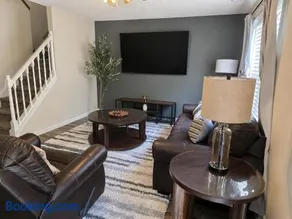 Spacious 3BR Retreat Perfect for Groups Near Downtown - Image 2