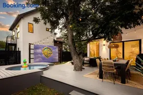 Villa Sleeps 14 Pool Movies Games Mins from Downtown - Image 2