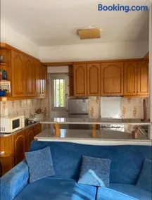 Cosy spot near the beach only 45 min from Athens - Image 3