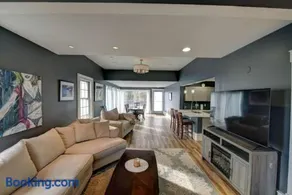 Massive home with Kayaks and Putt Putt - Image 1