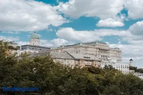 Cozy home with Castle view - Image 2