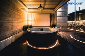 Domus Aqua Luxury Apartment - Image 1