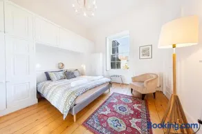 Luxury 2 bedroom Clifton flat with free parking - Image 4