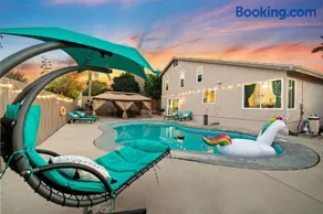 Entire Private Home with 4 Bedrooms 2 Bathrooms Garage, Pool, King Bed, Gated Yard in Rancho Penasquitos, Available Now - Image 2