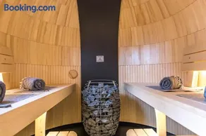 Heritage Cottage: Spa, Catering, Free Parking - Image 3