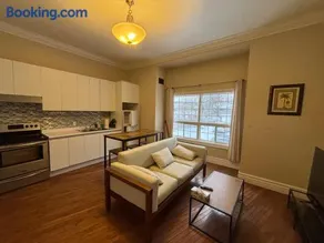Private unit in richmond hill - Image 1