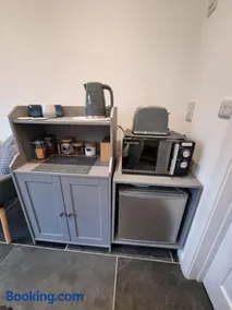 The Den - A modern, quirky, self contained unit - Image 4