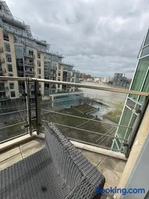 Beautiful 2 bedroom Apartment on the River Thames - Image 2