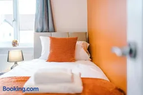 Charming Family & Business Accommodation Sleeps 5 with Parking - Image 5