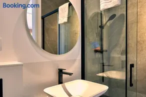 MENNICA RESIDENCE SUITE APARTMENTS - Image 3
