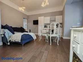 Easy too stay Molyneux Park road - Image 3