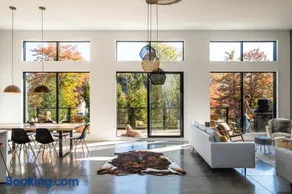Chalet Denali | 4 Luxury Suites | Hot Tub, Sauna, Firepit & Pool Table | Pet-Friendly - Image 2