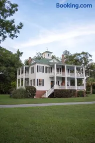 Historic Beaufort Estate Sleeps 10 - Image 1