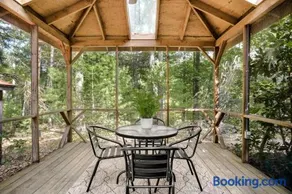 Hot Tub Deck Screened Porch Fire Pit & WiFi - Image 3