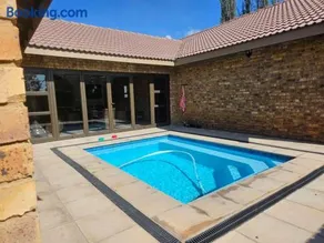 Riverside Paradise De Tweedespruit Cullinan - 2 Bedroom House - Image 1
