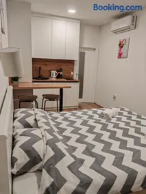 Pe Pe room - Image 1