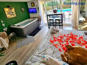 App jacuzzi & piscine privée - loveroom - Suite Emeraude - Image 5