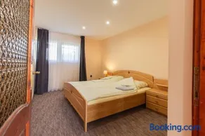Déli Terasz B Apartman Free parking, self-check-in anytime - Image 2